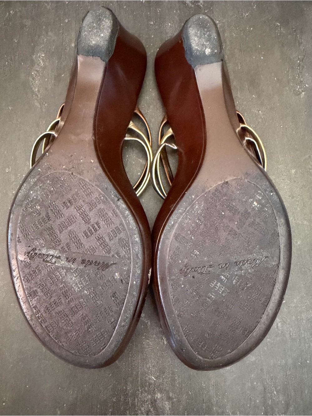 Italian Shoemakers Gold and Brown Chain-Accent Toe-Ring Sandals - Picture 6 of 10